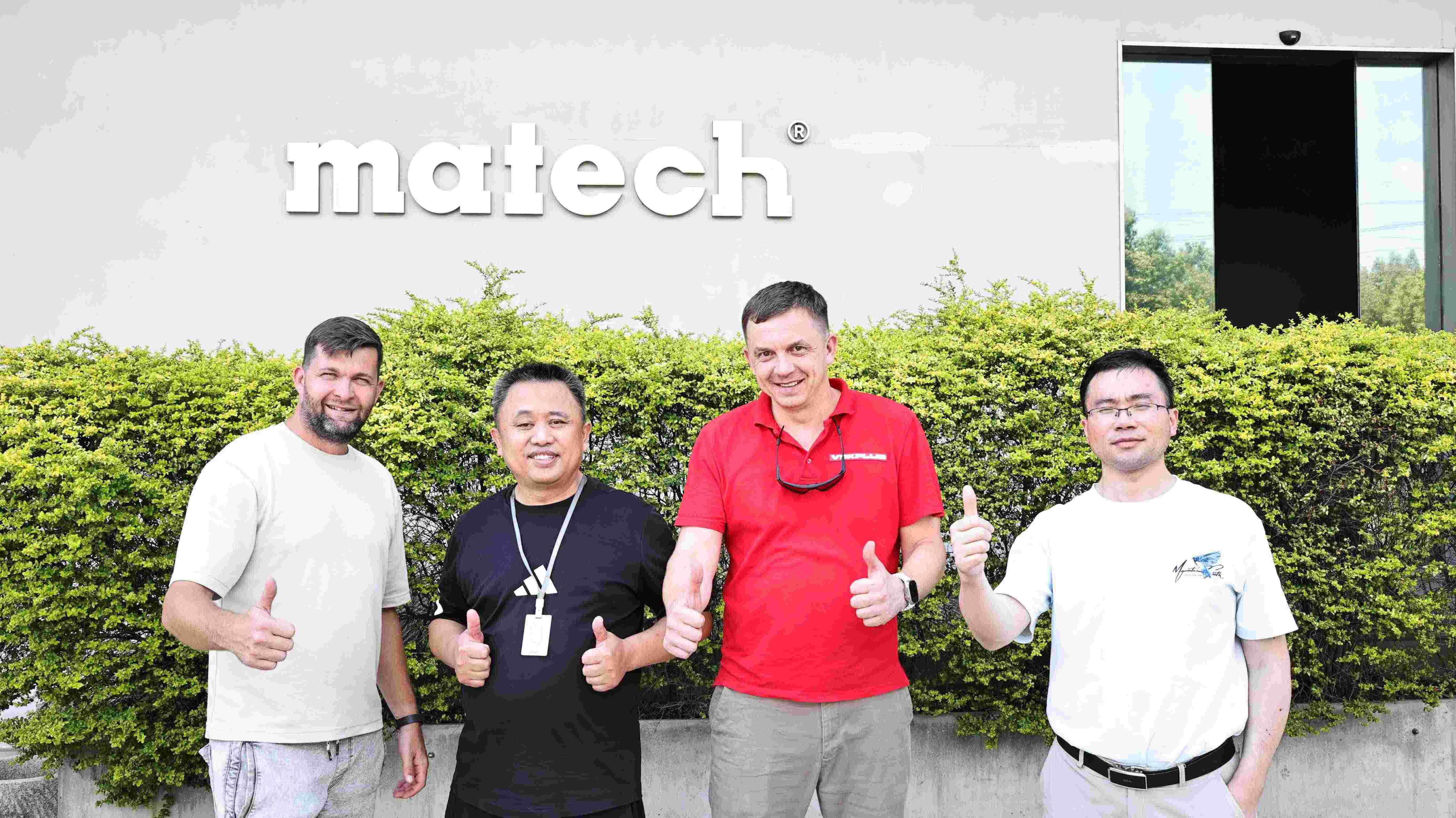 俄羅斯高端電氣服務(wù)商VDKplus公司蒞臨我司參觀考察，深度交流共探高端配電合作新機(jī)遇。